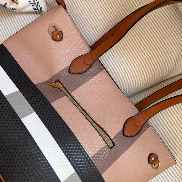 British plaid vinyl structured purse w/ shoulder strap - Picture 4 of 16